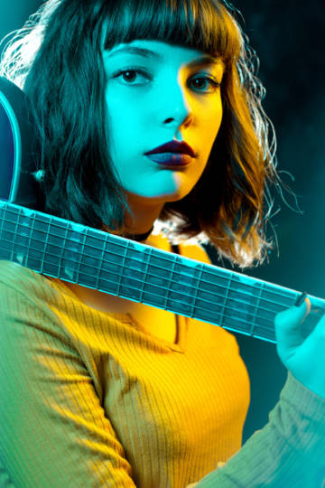 girl_with_guitar